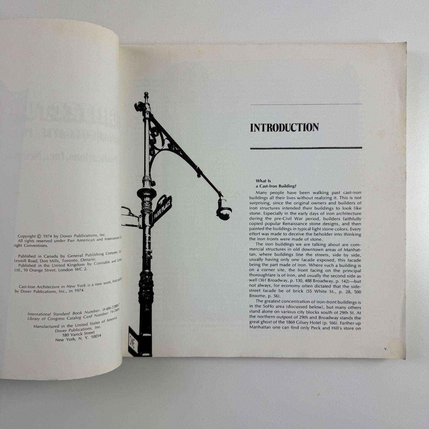 Cast-iron architecture in New York. A photographic survey by Margot Gayle & Edmund Gillon, Dover, 1974