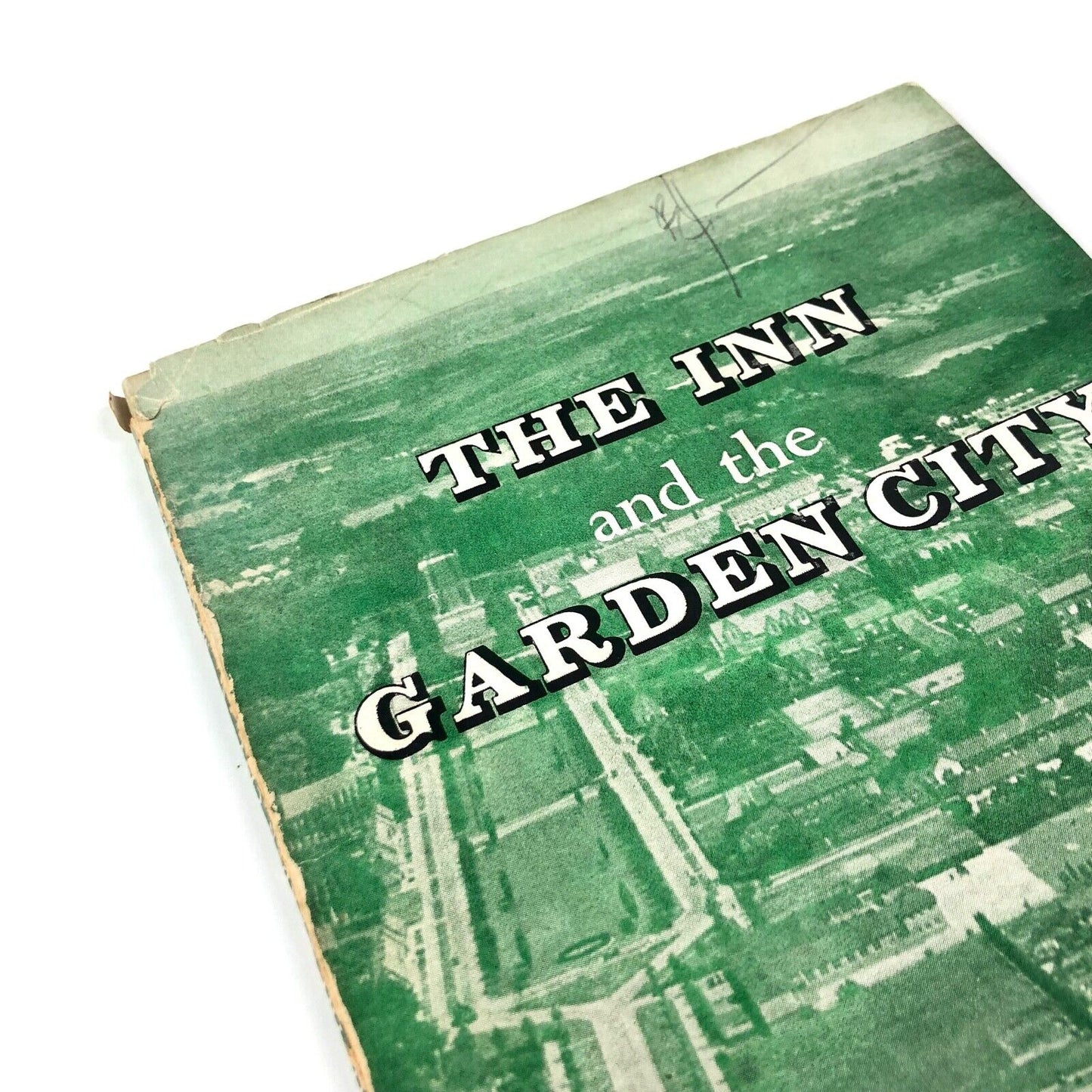 The Inn and the Garden City | Elizabeth & Gilbert McAllister | B T Batsford, 1948