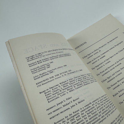 Cities and Space. The future use of urban land by Lowdon Wingo | Johns Hopkins paperback, 1969